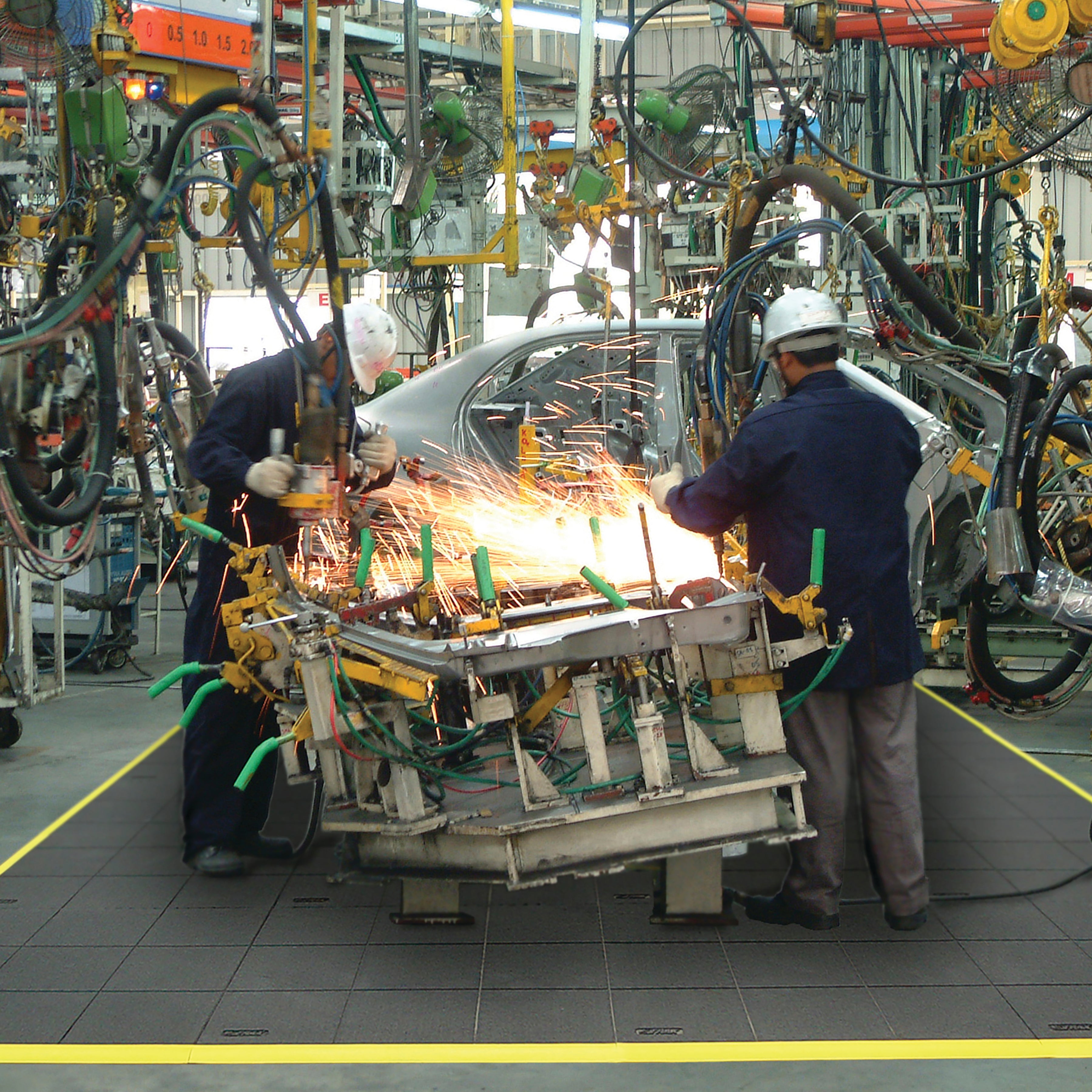 Cushion Ease Solid™ Anti-Fatigue Tile In Workshop