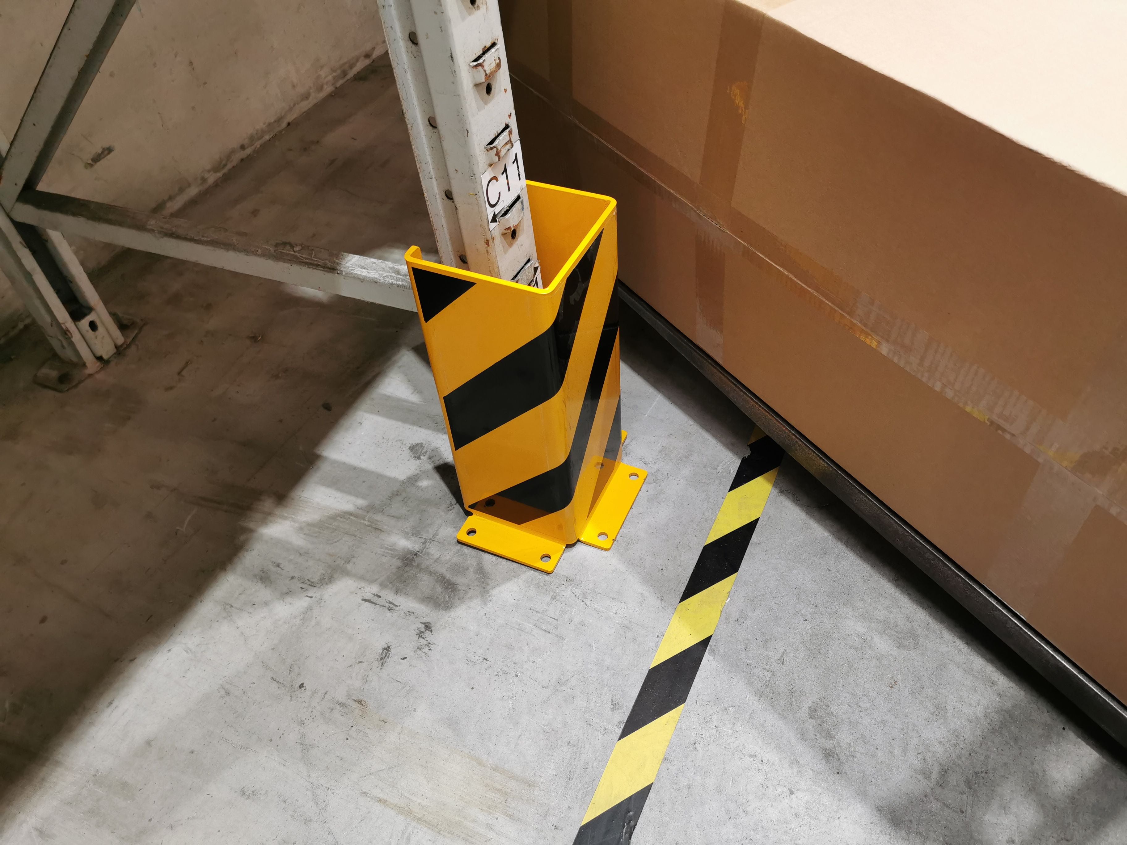 Defender U-Shaped Pallet Rack Protection