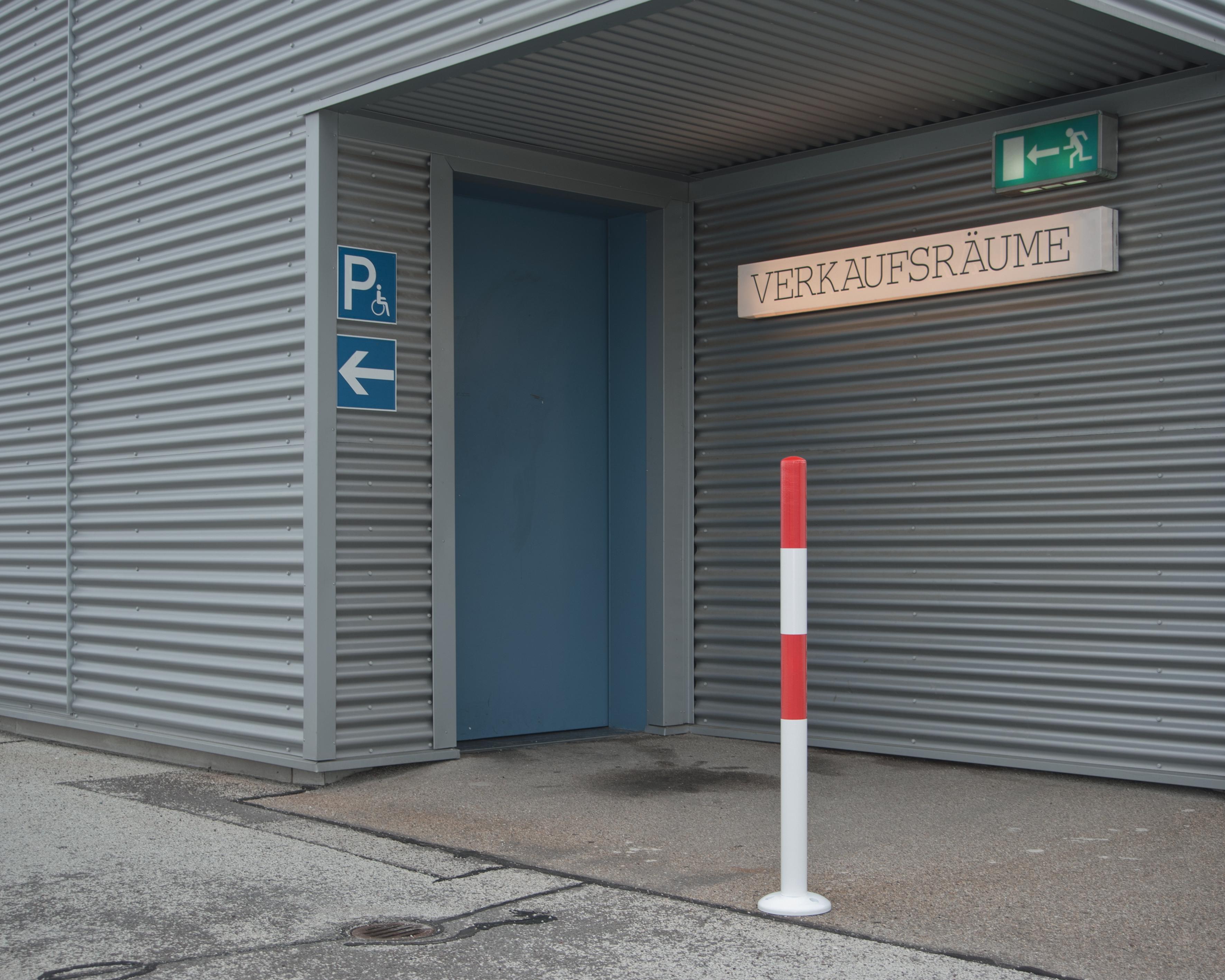 Removable Screw-In Barrier Post