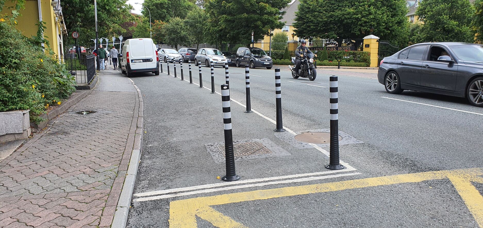 FlexBrite™ Flexible Bollard 1000mm (Black/White)