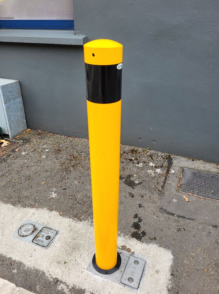 Mespil No. 5 Bollard