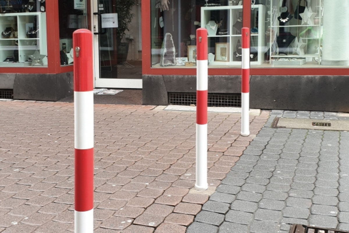 removable bollard