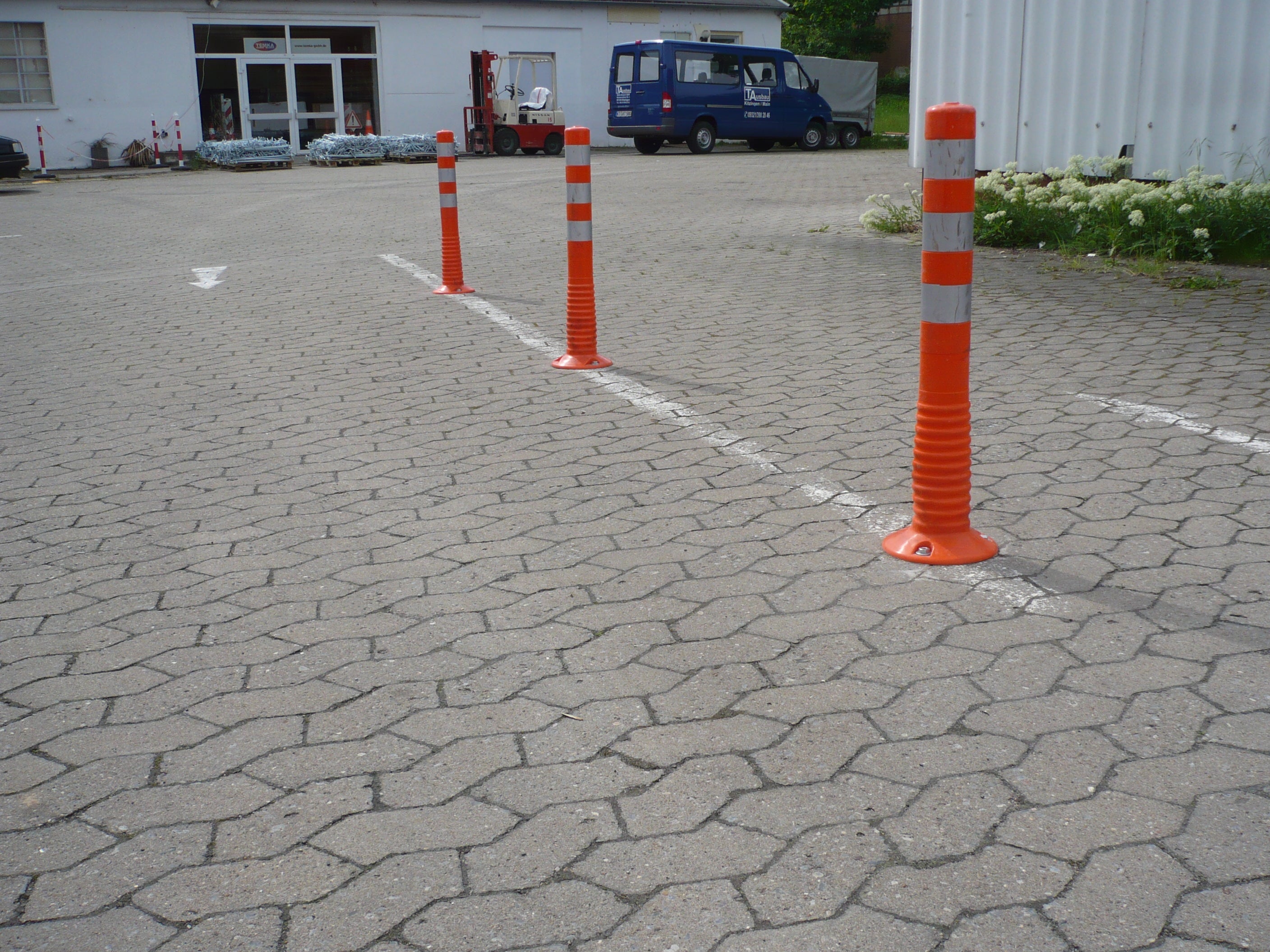 Flexbrite™ Flexible Bollard 750mm (Orange/White)