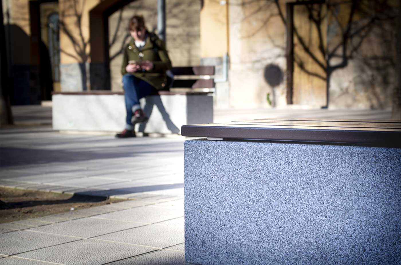 Benito Kube Madera Concrete Bench