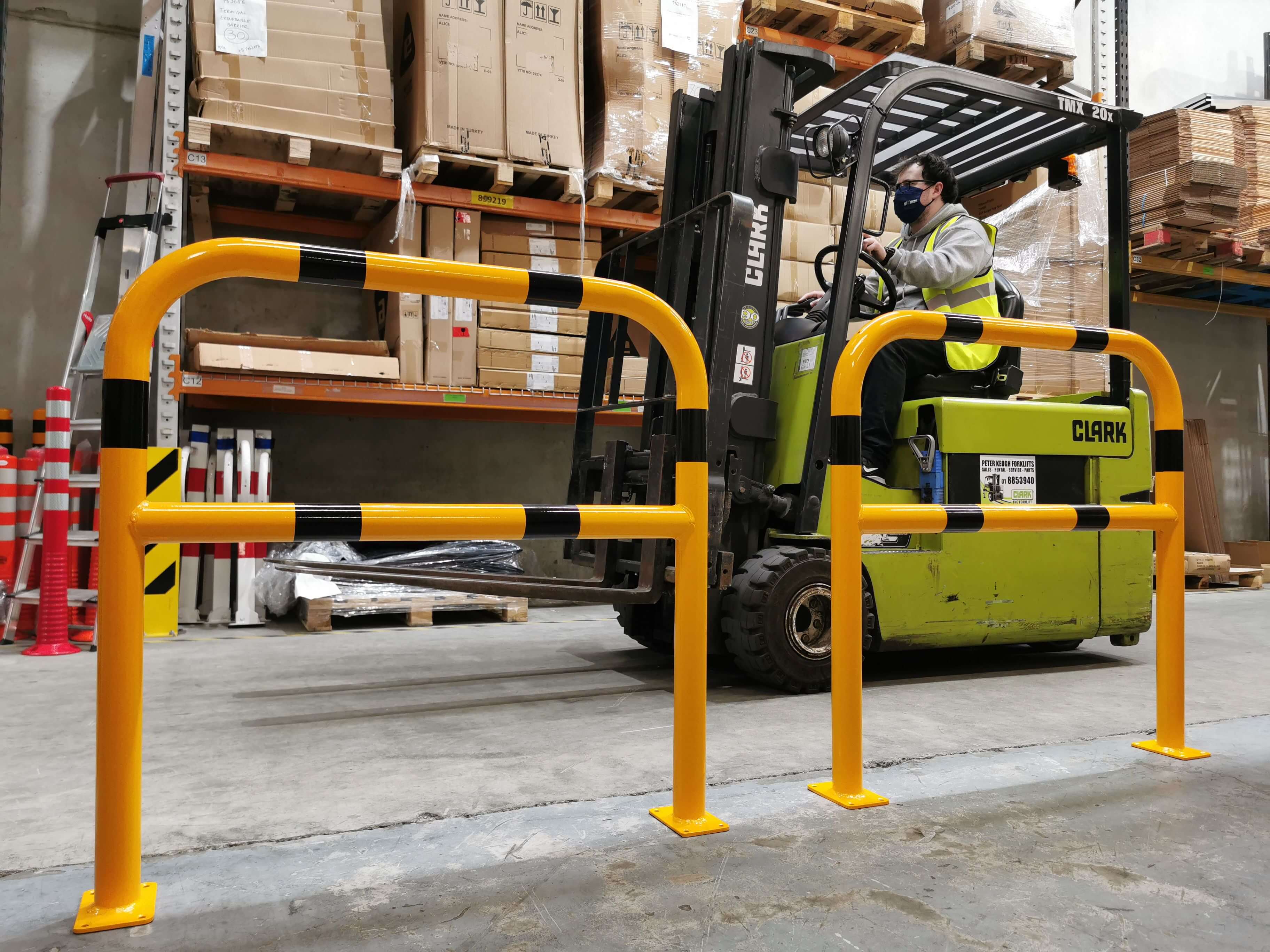 Defender Warehouse Hoop Barrier - 1000mm Wide