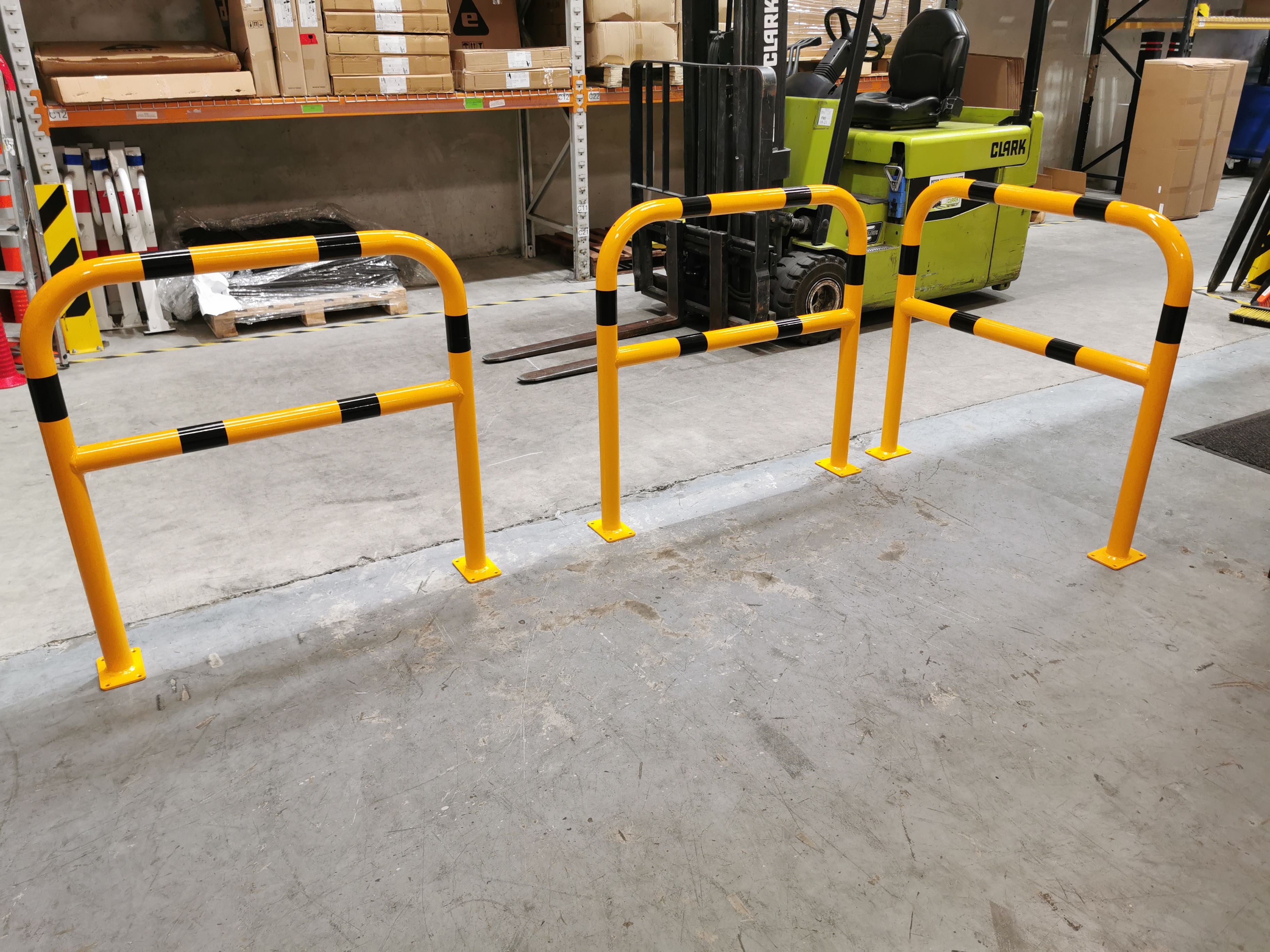 Defender Warehouse Hoop Barrier - 1000mm Wide