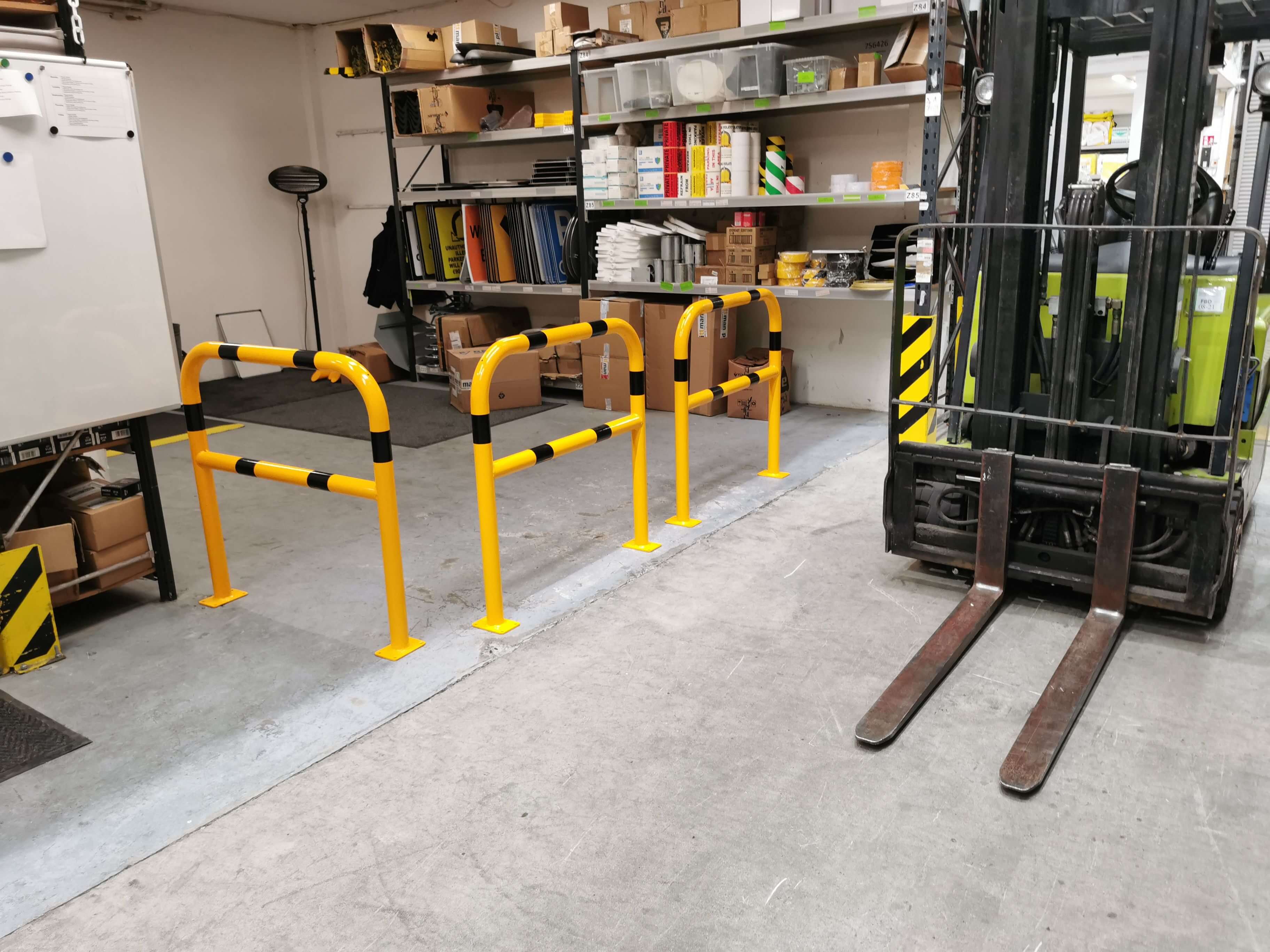 Defender Warehouse Hoop Barrier - 1000mm Wide