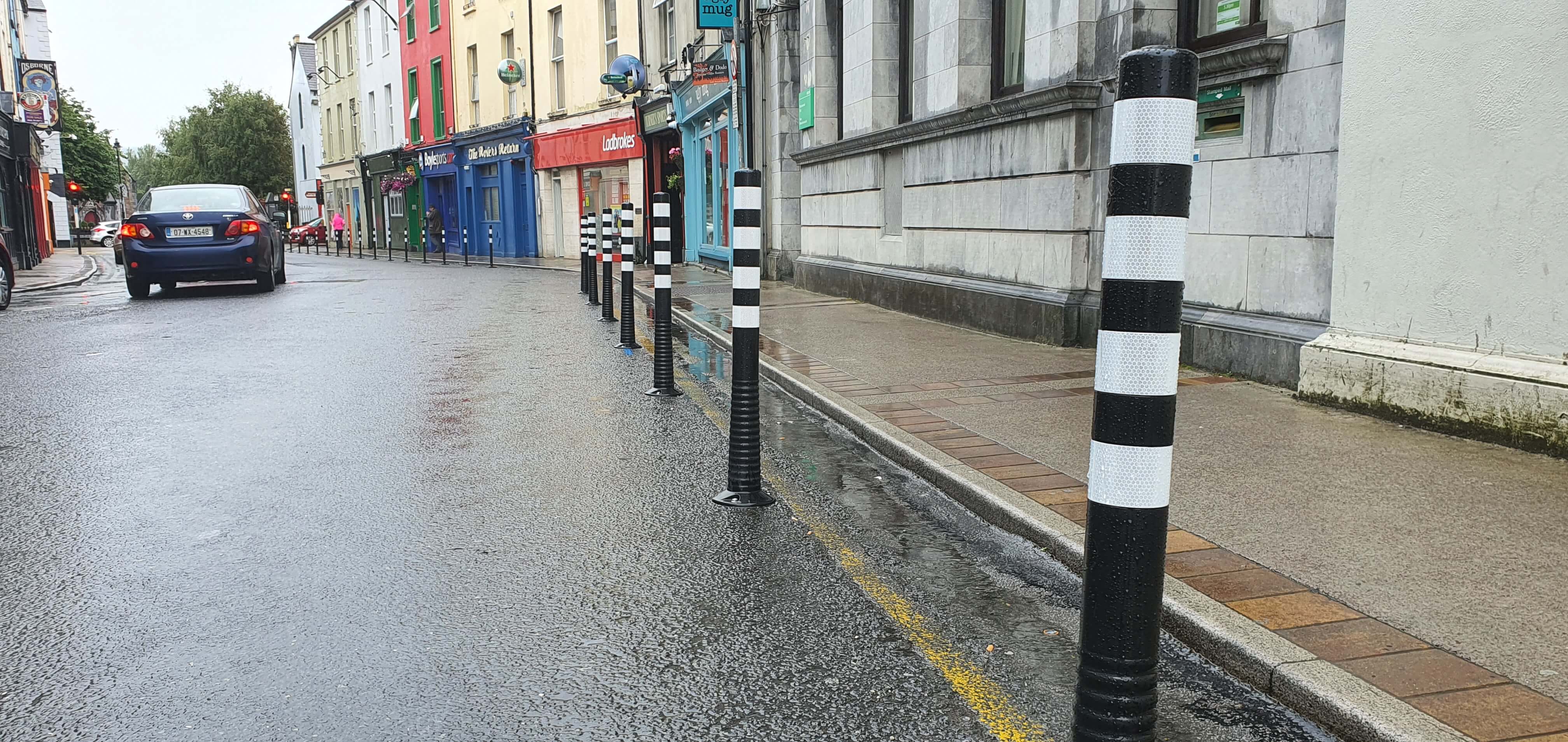 FlexBrite™ Flexible Bollard 1000mm (Black/White)