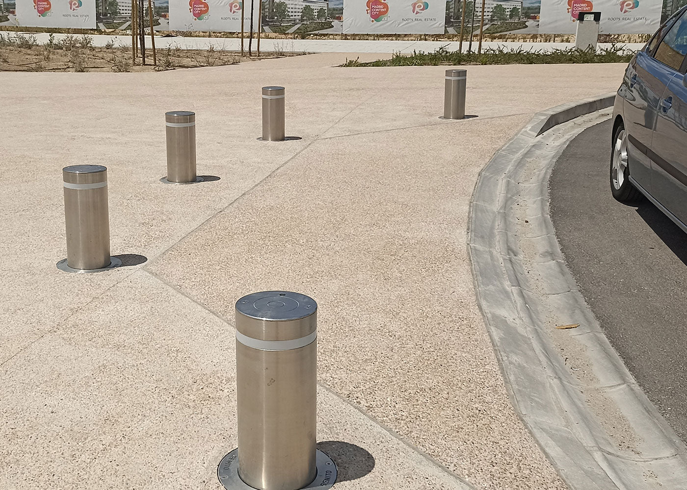 Benito Semi-Automatic Bollard Ø 114 / Ø 220mm