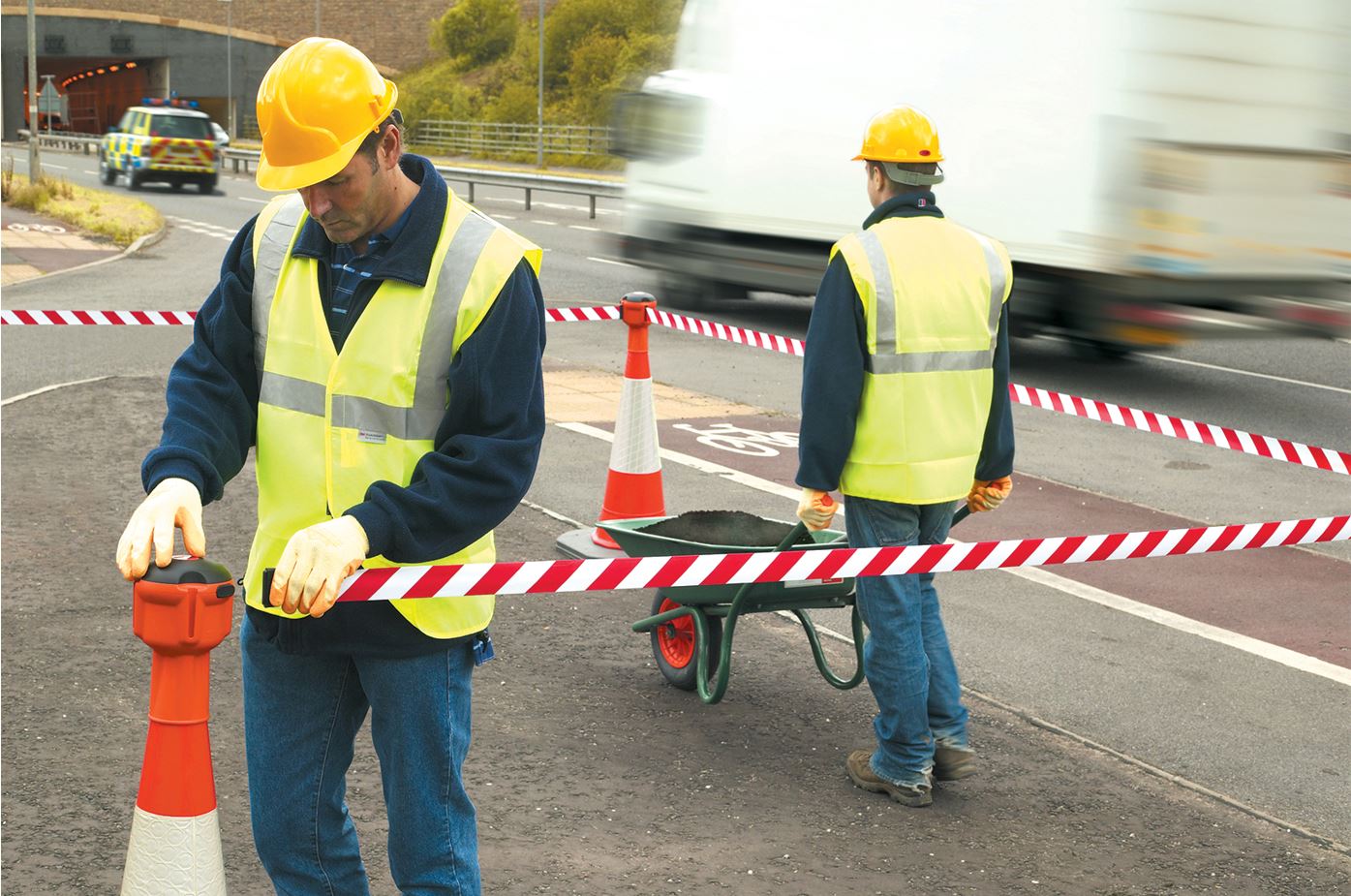 Skipper Retractable Tape Barrier