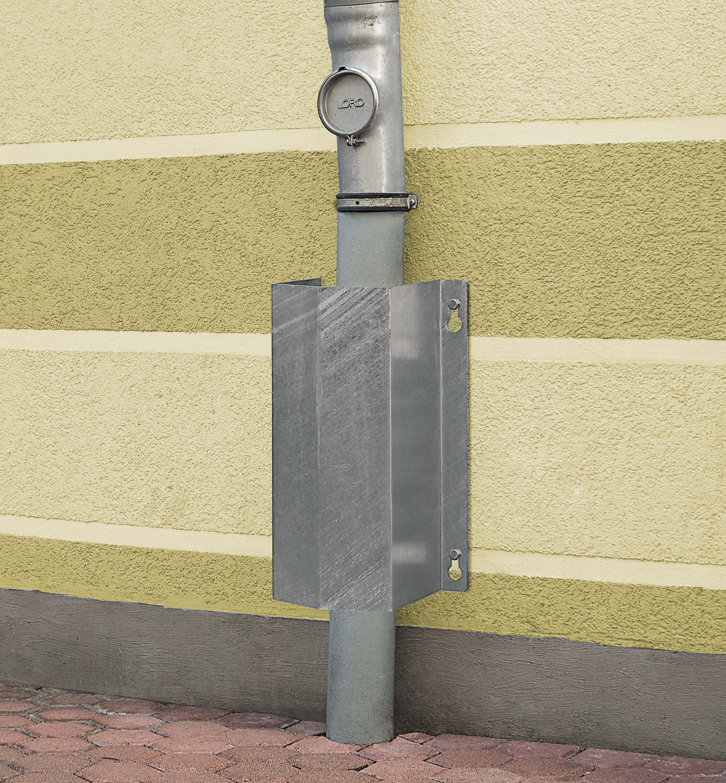 Wall-mounted Drain Pipe / Cable Protector