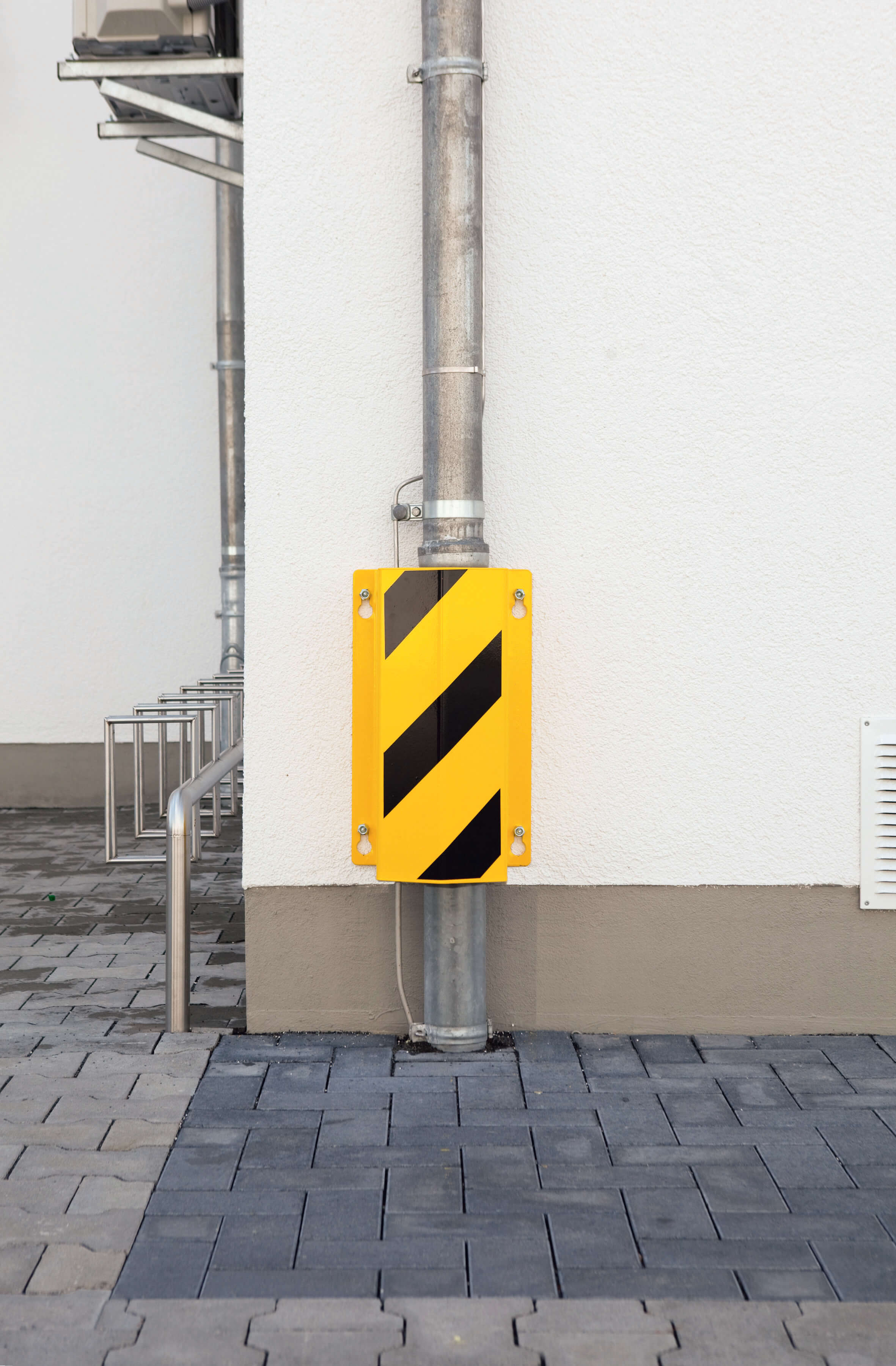 Wall-mounted Drain Pipe / Cable Protector