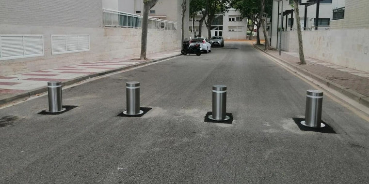 retractable bollards