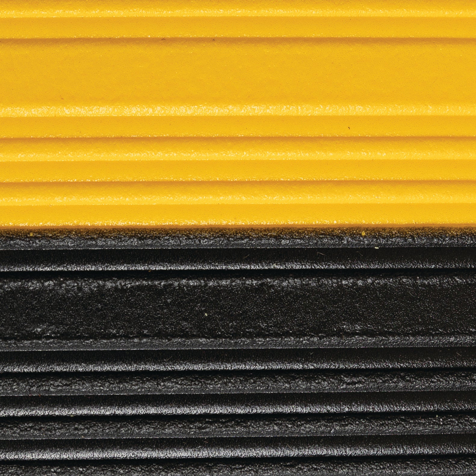 Airug Anti-Fatigue Mat Black And Yellow Up Close