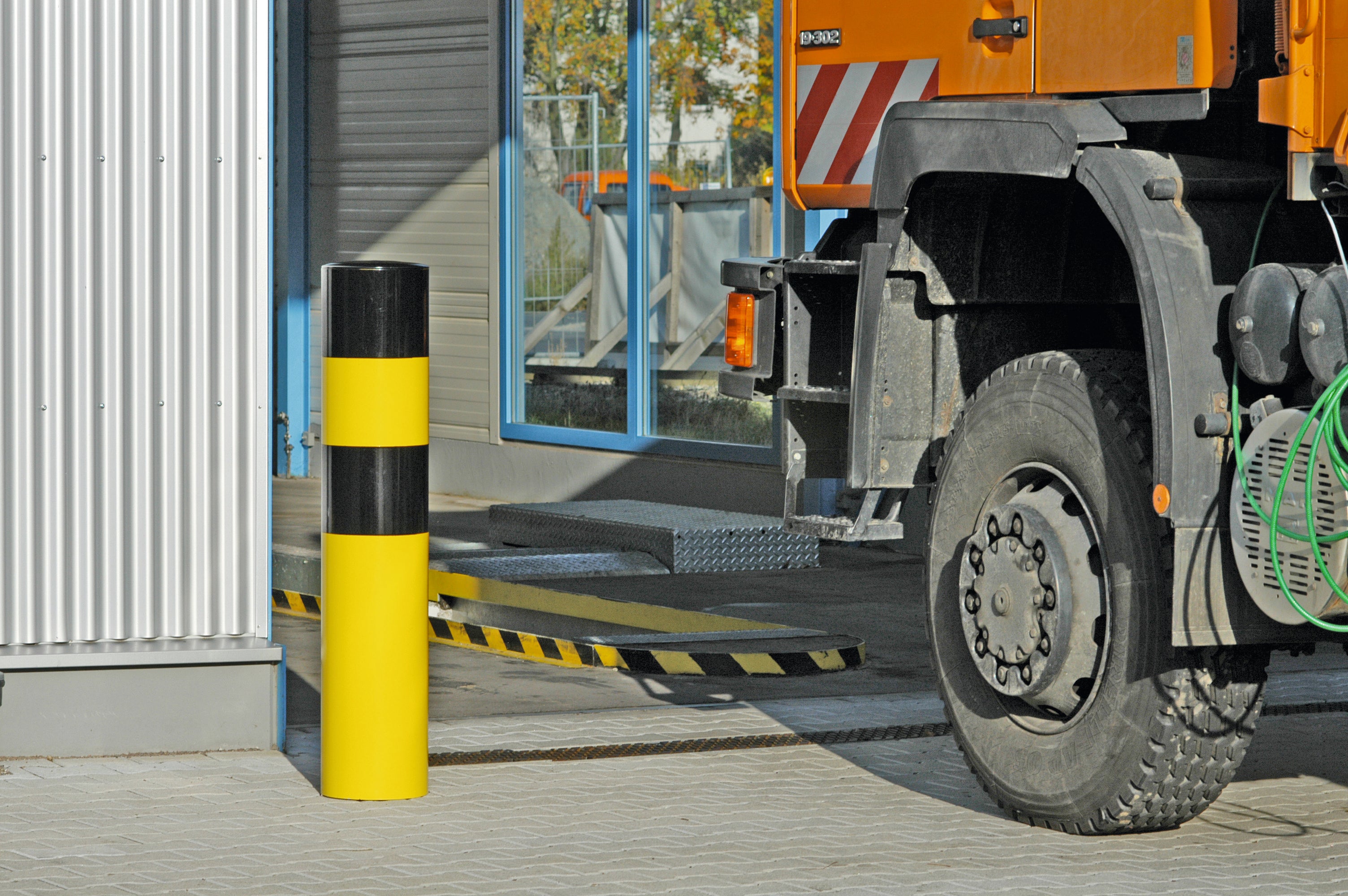 Black Bull Heavy Duty Steel Bollard XXL - 273mm Ø