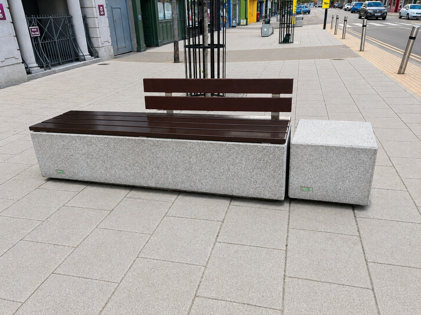 Benito Kube Madera Concrete Bench