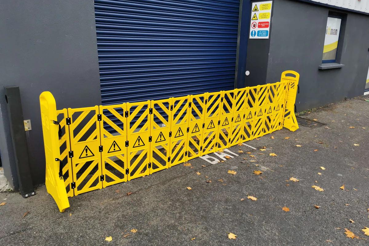 plastic barrier pedestrian