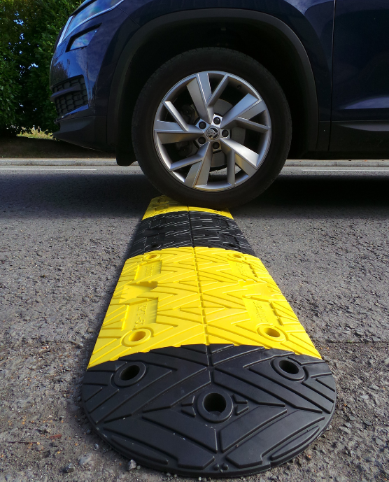 Efficient Traffic Control: Speed Bumps & Flow Plates