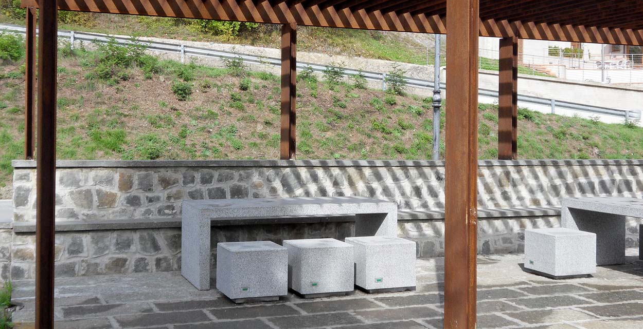Benito Kube Concrete Table