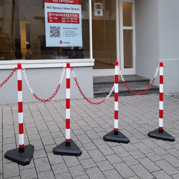 Chain Posts Set In Guarda Chain Post Set | Pittman