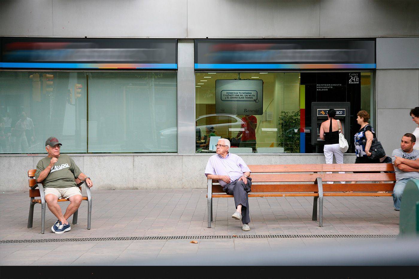 Neobarcino Bench